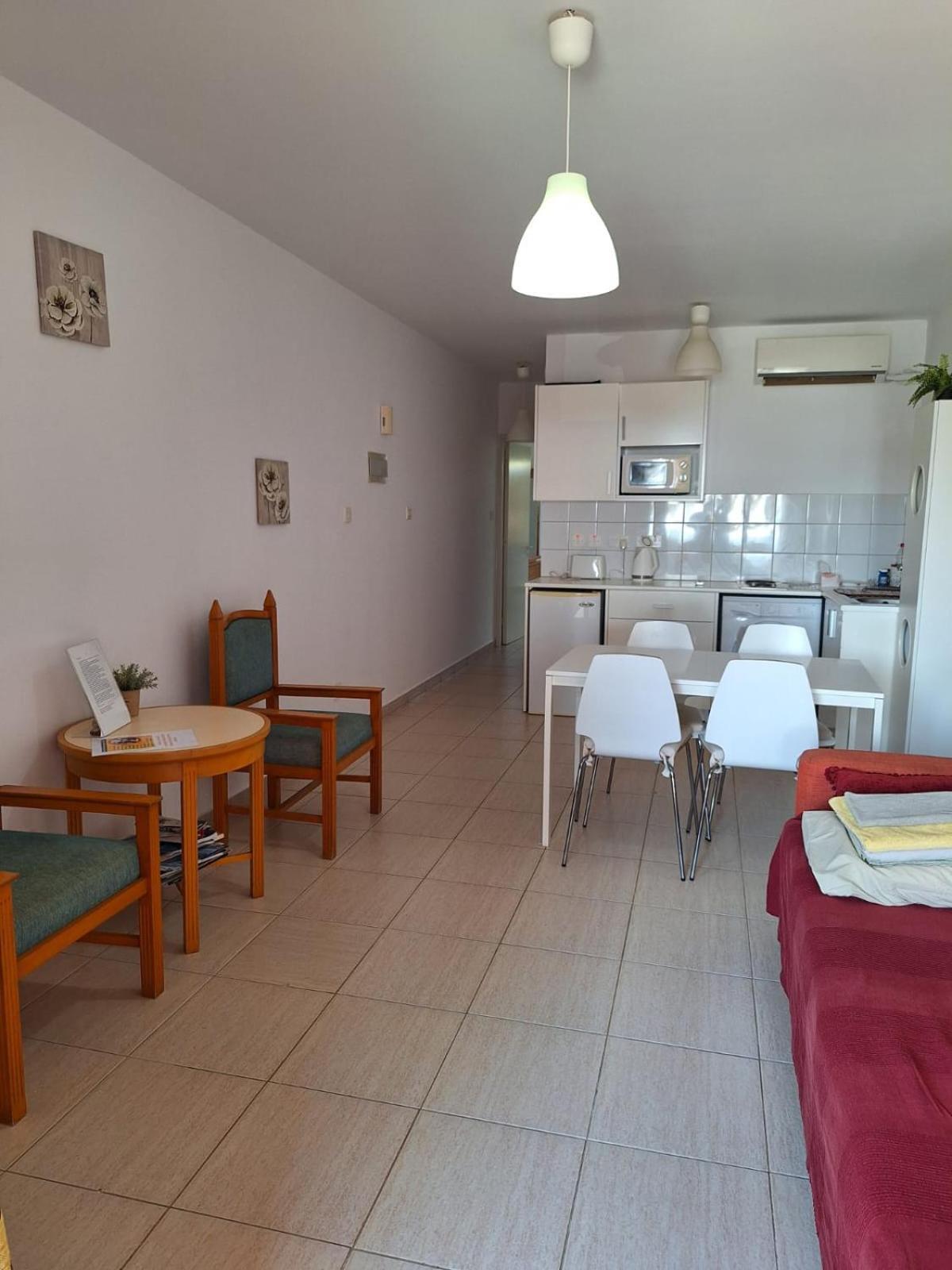Ariadne 201 - 300m From Lighthouse Apartment *